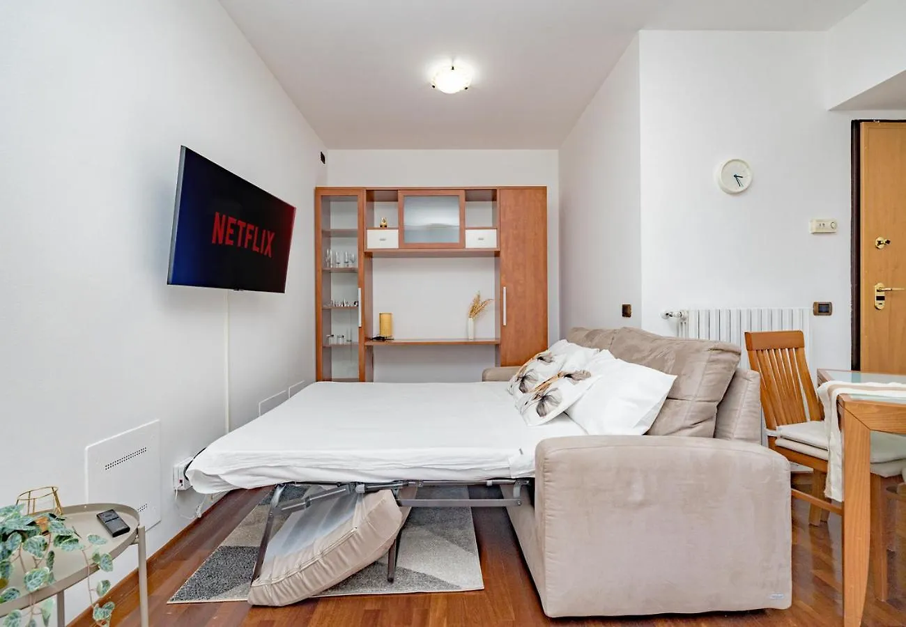 Arcimboldi'S Terrace & Private Parking Apartment Milan