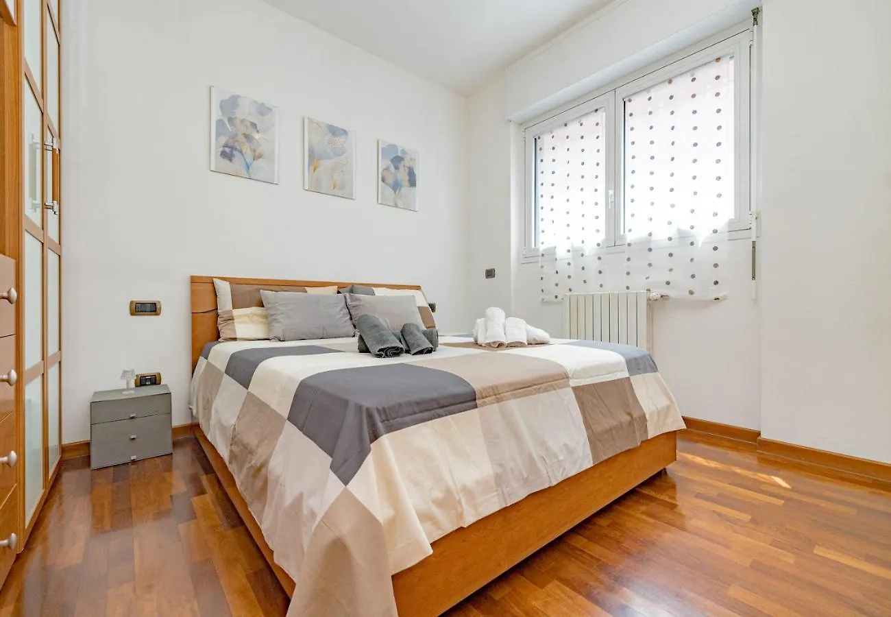 Arcimboldi'S Terrace & Private Parking Apartment Milan